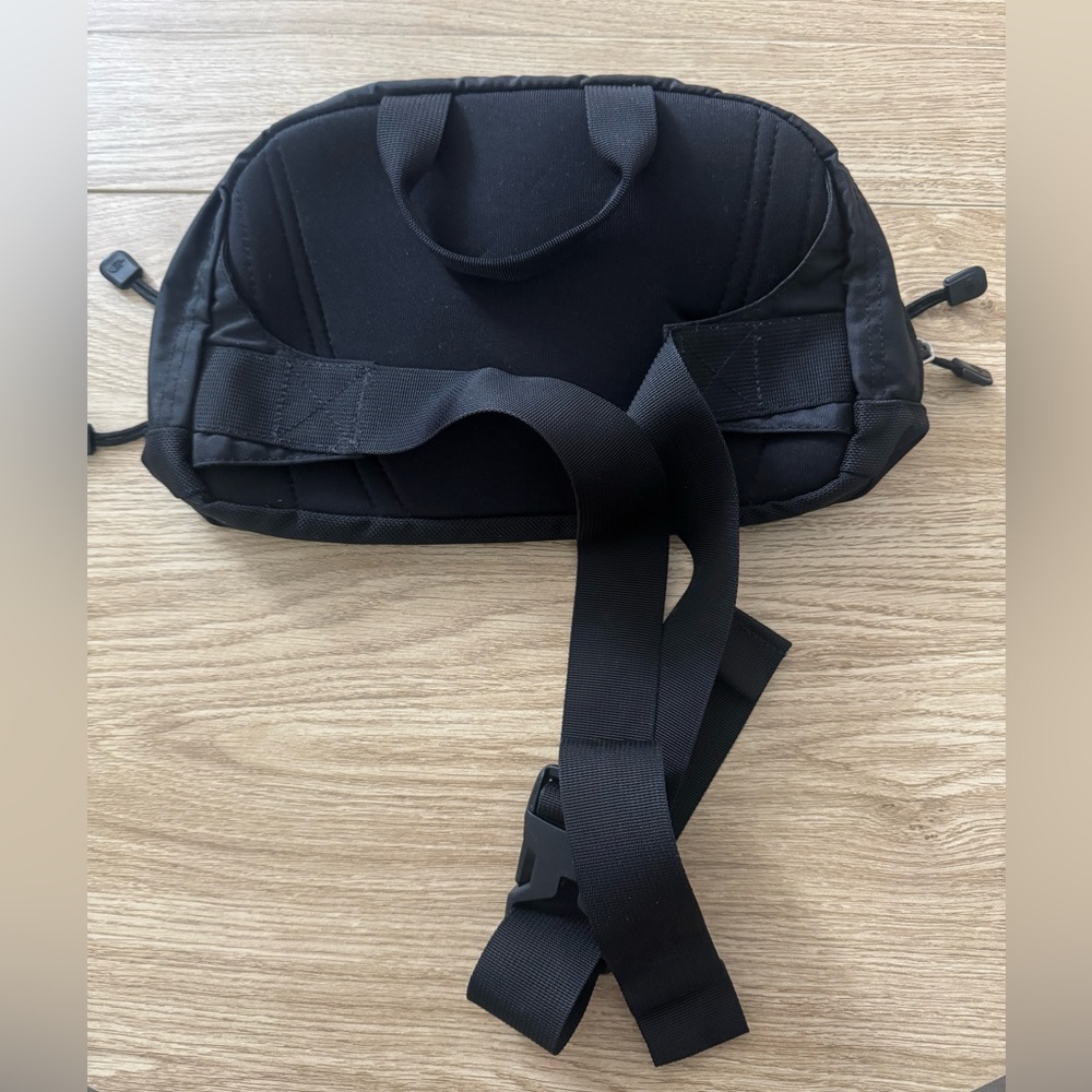 NorthFace Fanny Pack - Picture 3 of 3